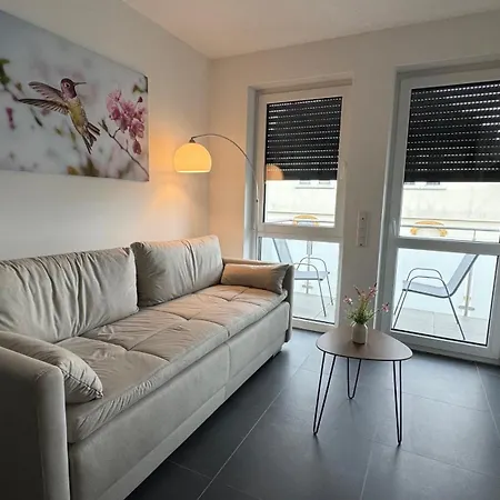 Modernes Mit Balkon Apartment *