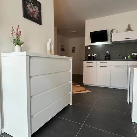 Apartment Modernes Mit Balkon *