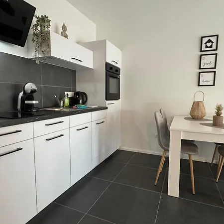 Modernes Mit Balkon Apartment *