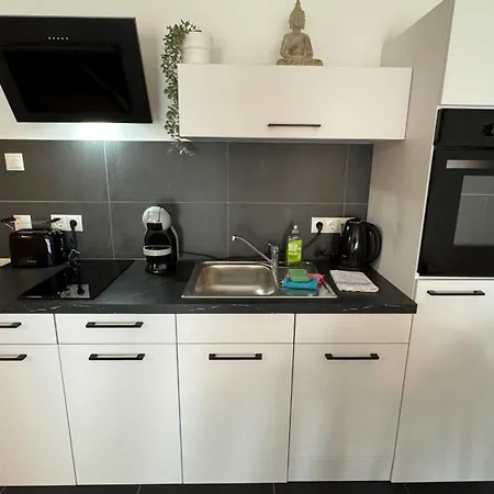 Apartment Modernes Mit Balkon *